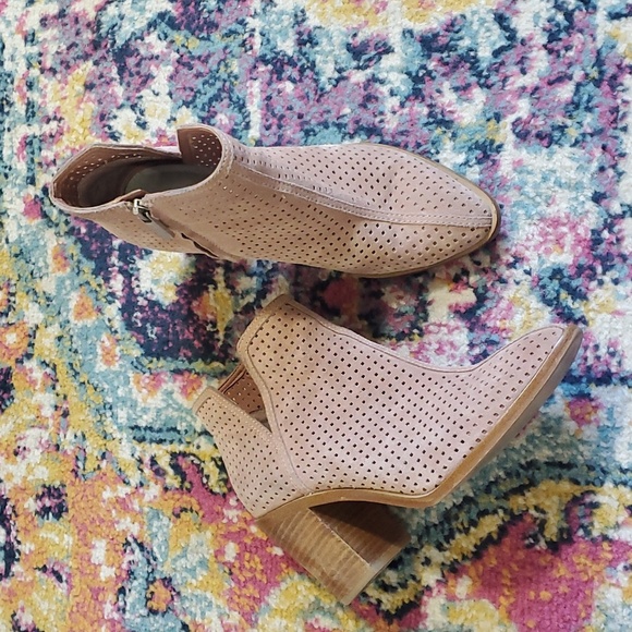 1. STATE Pink Suede Leather Perforated Pull on Ankle Boots - Picture 4 of 10